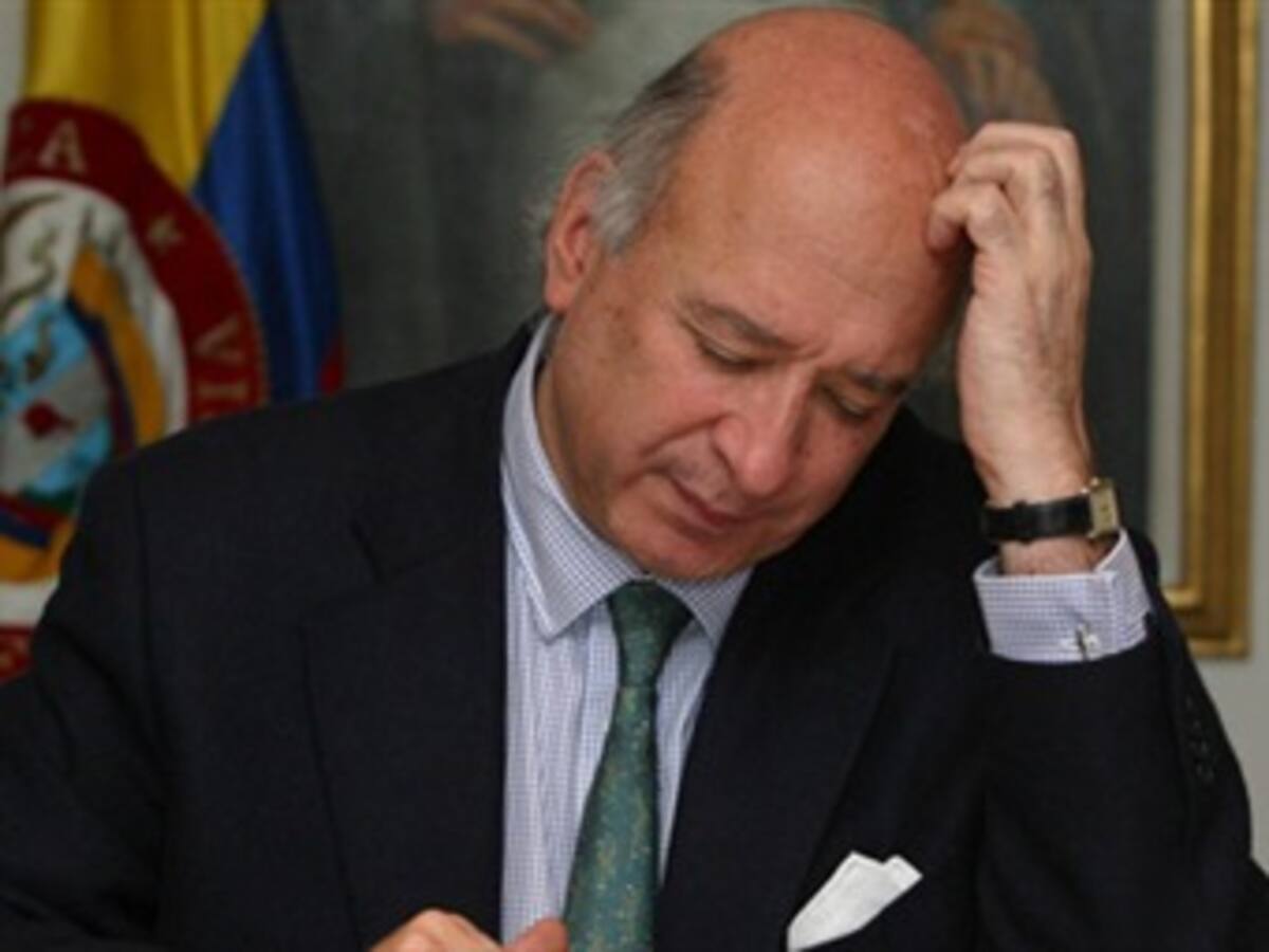 Pese a destitución de la Procuraduría, Sabas Pretelt insiste en su inocencia