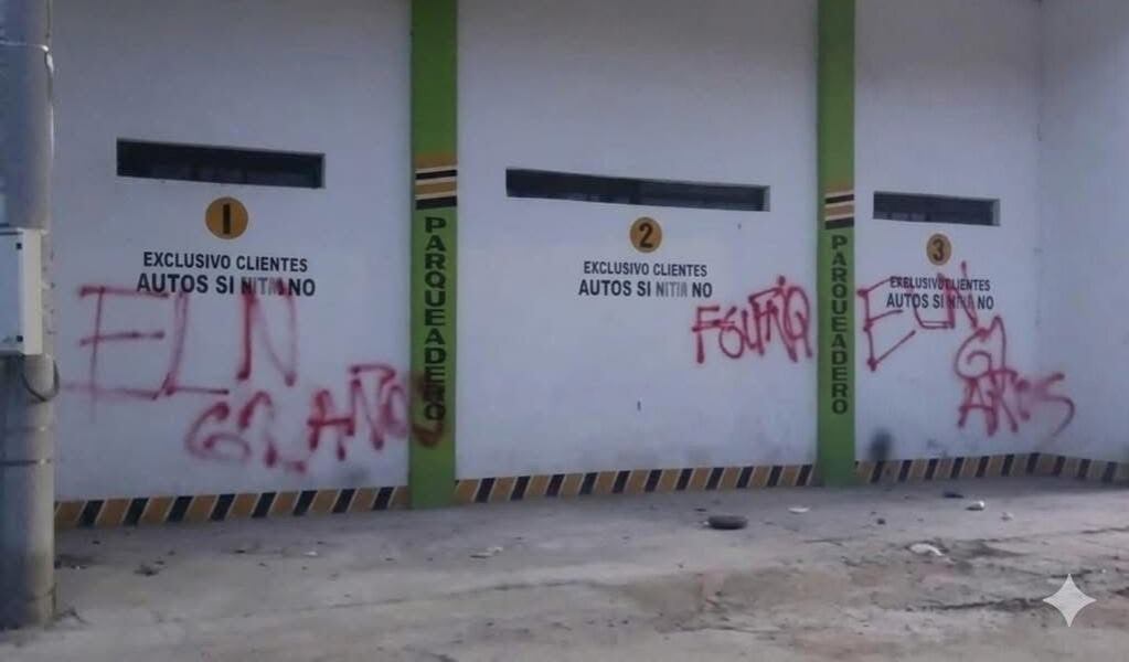 Comercio en El Zulia, Norte de Santander, fue grafiteado por el ELN. / Foto: Cortesía.