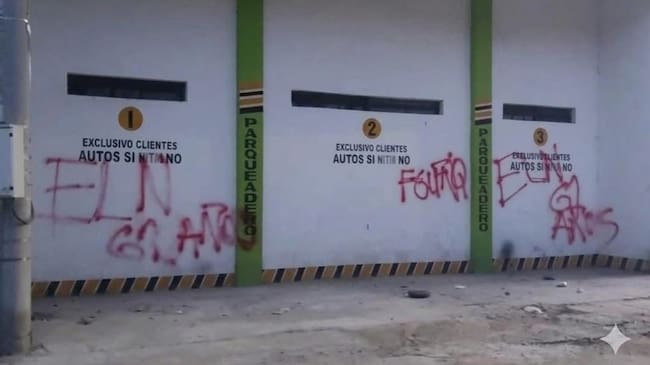 Comercio en El Zulia, Norte de Santander, fue grafiteado por el ELN. / Foto: Cortesía.