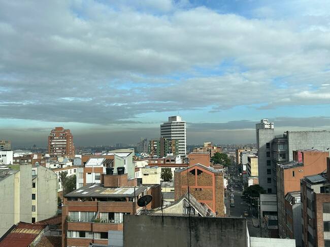 ¿Observa la nube de contaminación que hay en Bogotá? Hay mala calidad del aire en 2 zonas