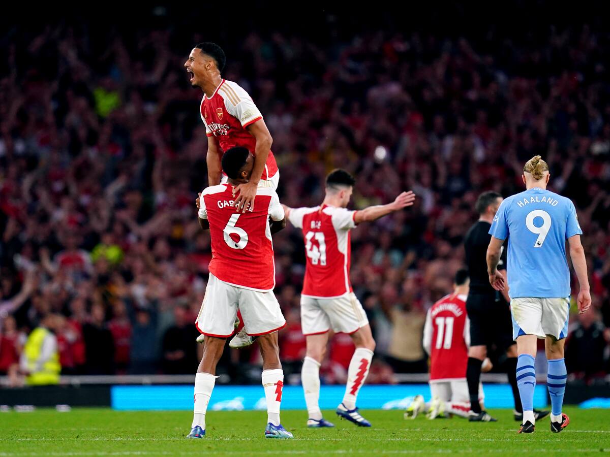 Arsenal vence al Manchester City y comparte la punta de la Premier League con el Tottenham