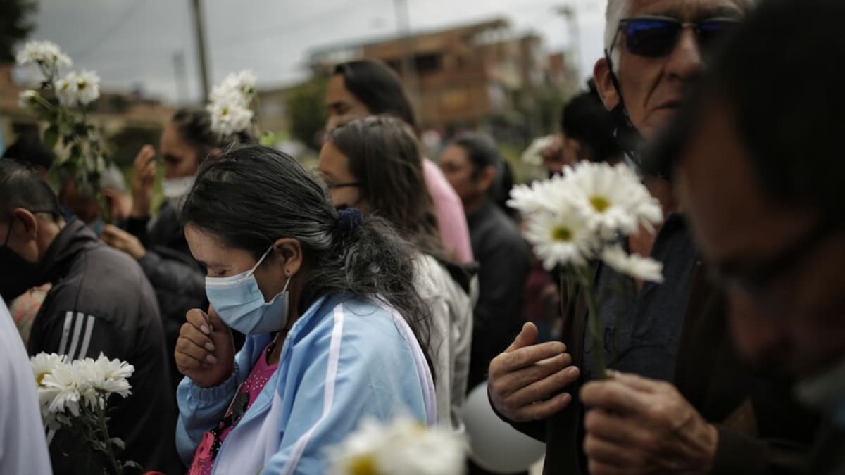 “Hacía un mandado en la tienda del barrio”: mamá del niño que murió en atentado contra CAI en Bogotá