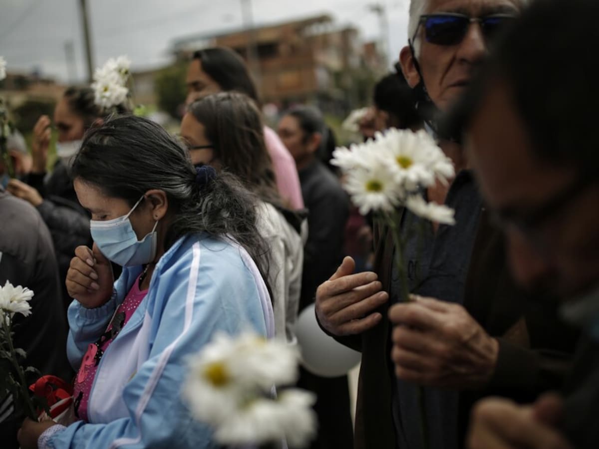 “Hacía un mandado en la tienda del barrio”: mamá del niño que murió en atentado contra CAI en Bogotá