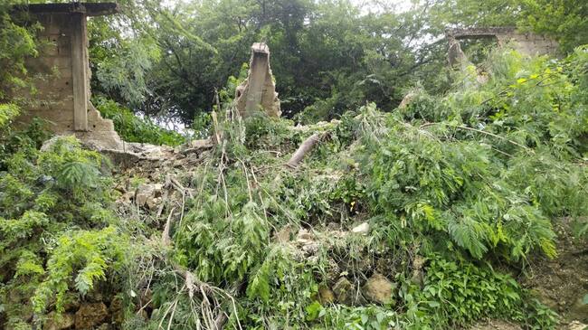 Residentes del callejón Bellavista de Lo Amador advirtieron que el resto de la pared podría afectar a las viviendas vecinas
