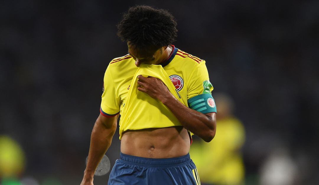 Juan Guillermo Cuadrado luce la cintilla de capitán con la Selección Colombia.