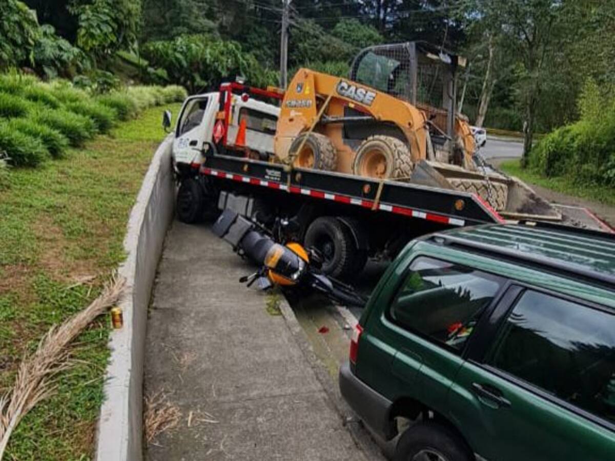 Choque múltiple en el Poblado deja cuatro lesionados