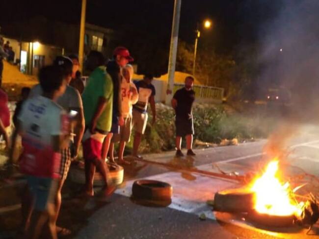 Con quema de llantas protestan en Malambo por falta de ayudas