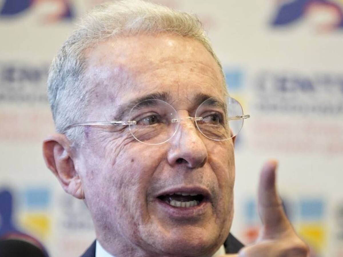 Álvaro Uribe confirmó que no asistirá a la posesión de Gustavo Petro
