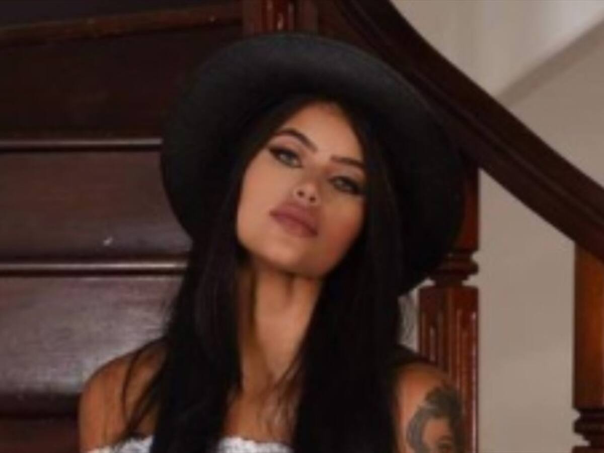 No promovía la prostitución: modelo encadenada que causó polémica en Medellín