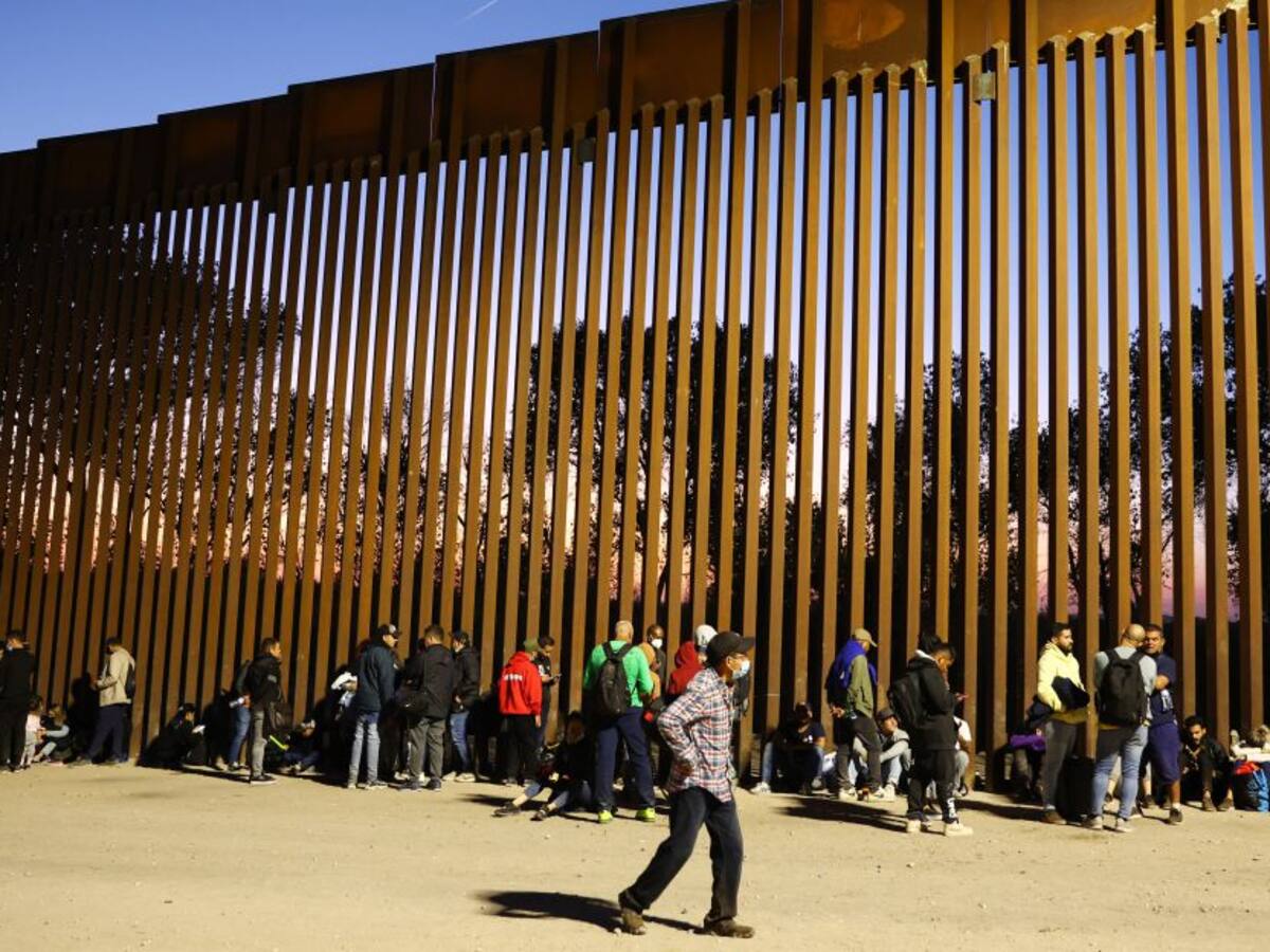 EE.UU. continuará expulsando migrantes bajo el Título 42, por orden de juez