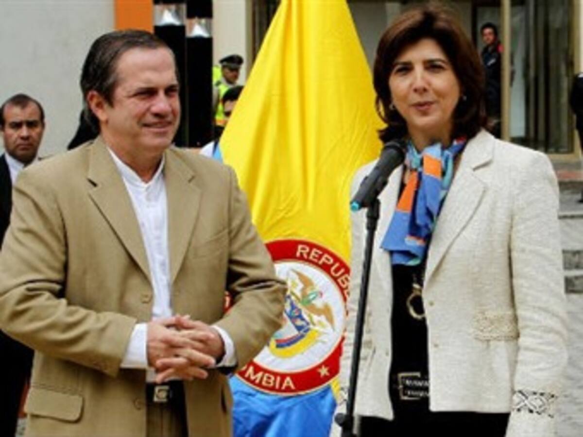 Cancilleres de Colombia y Ecuador establecieron límites marítimos entre los dos países