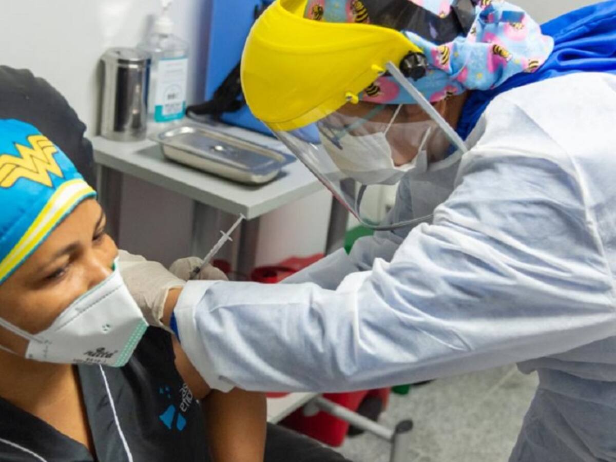 Barranquilla vacunó cerca de 700 personas contra el COVID-19 el primer día