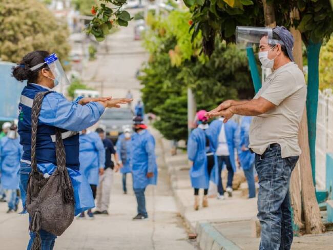En Cartagena, realizan limpieza en barrios afectados por el COVID-19