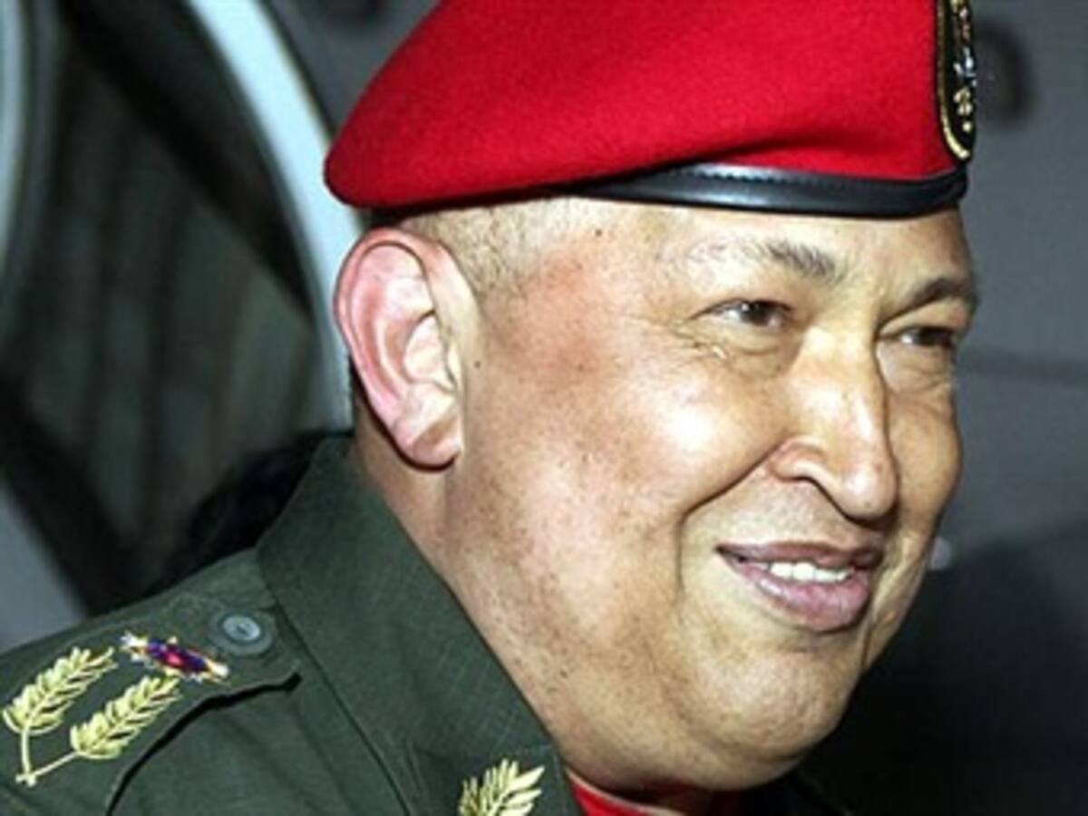 Chávez anuncia Venezuela comprará más armas rusas con crédito 4.000 millones