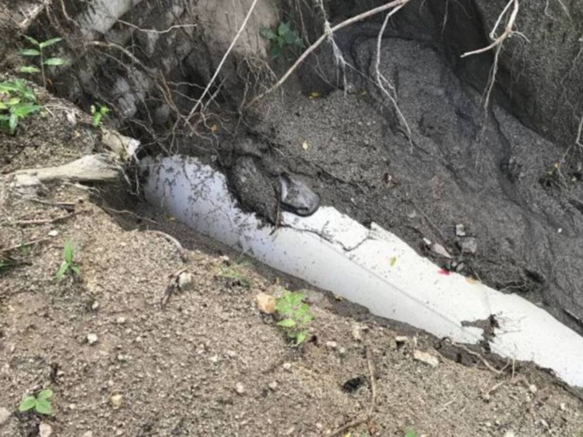 Tubería rota en el barrio La Villa de Pereira está generando malos olores