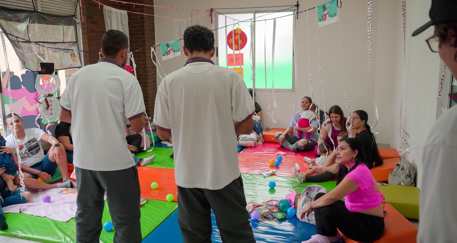 Unidad móvil de Comfama brindando atención a comunidades urbanas y rurales de los municipios del departamento antioqueño. Foto: Comfama.