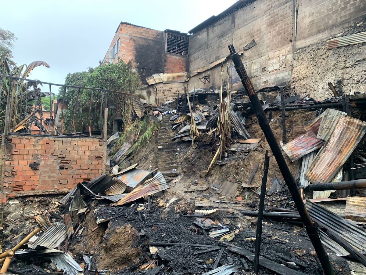 Los testimonios de los dueños de las siete viviendas arrasadas por un incendio en Ibagué