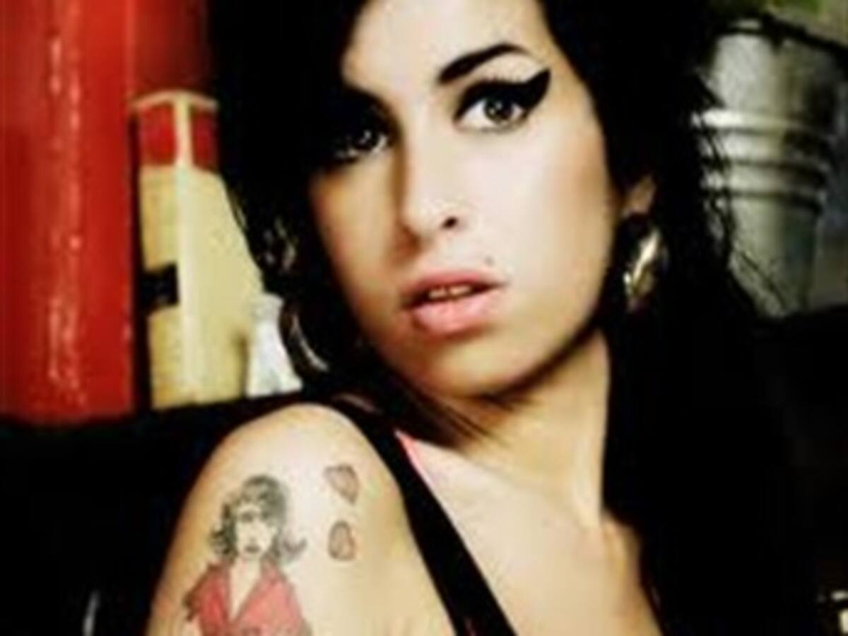 Estrellas de la música lamentan la muerte de Amy Winehouse