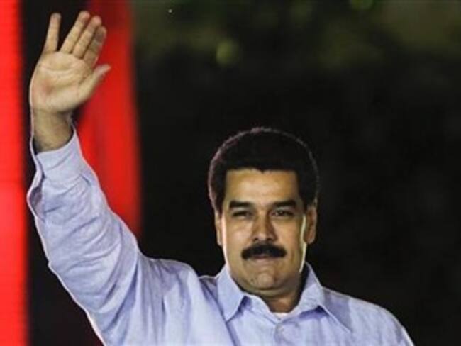 Pastrana pide a Santos no reconocer el triunfo de Maduro hasta el recuento de votos