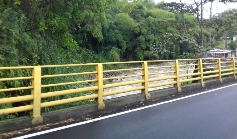 Río Quindío a su paso por La María entre Armenia y Calarcá