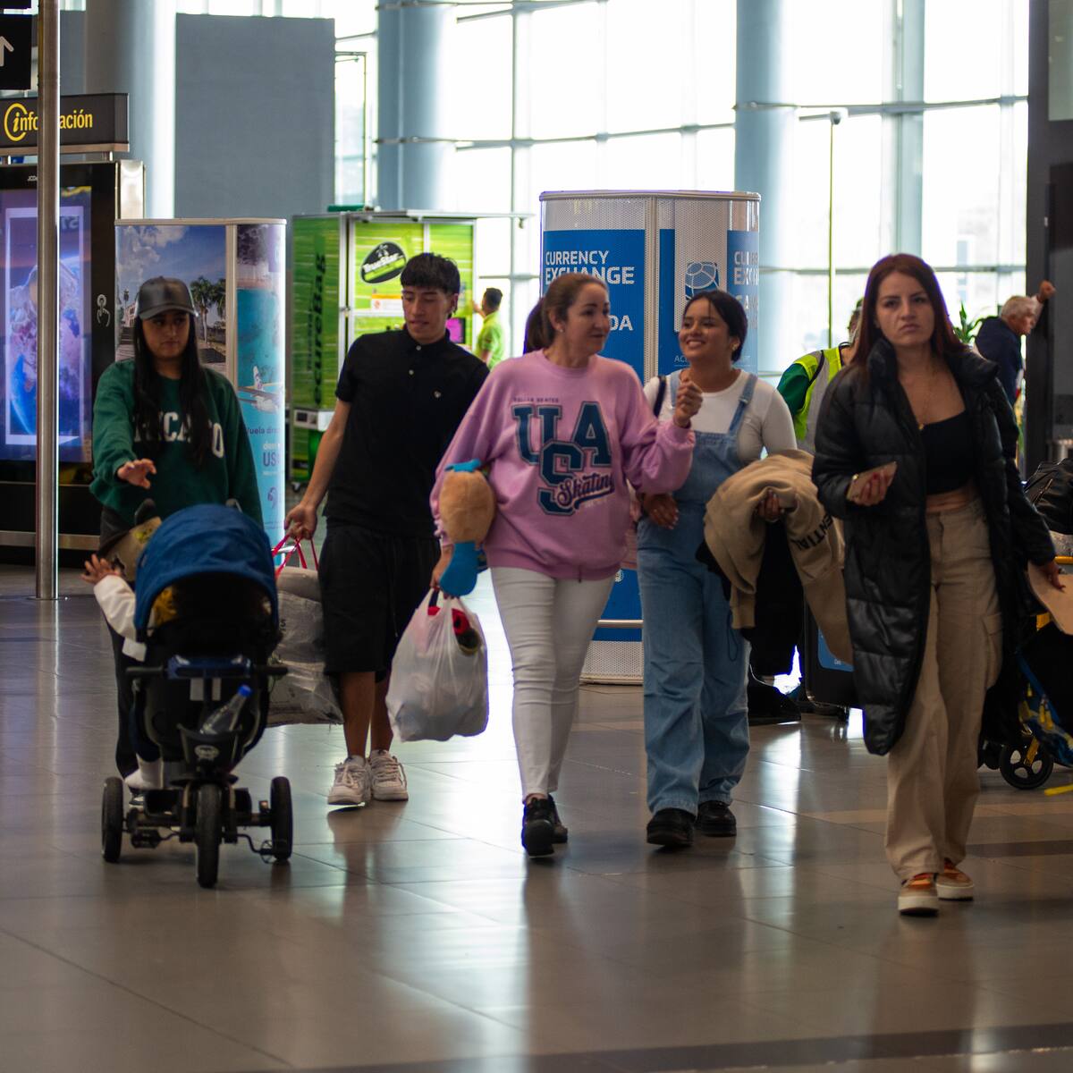 Supertransporte advierte sanciones a aerolíneas por sobreventas y retrasos esta temporada