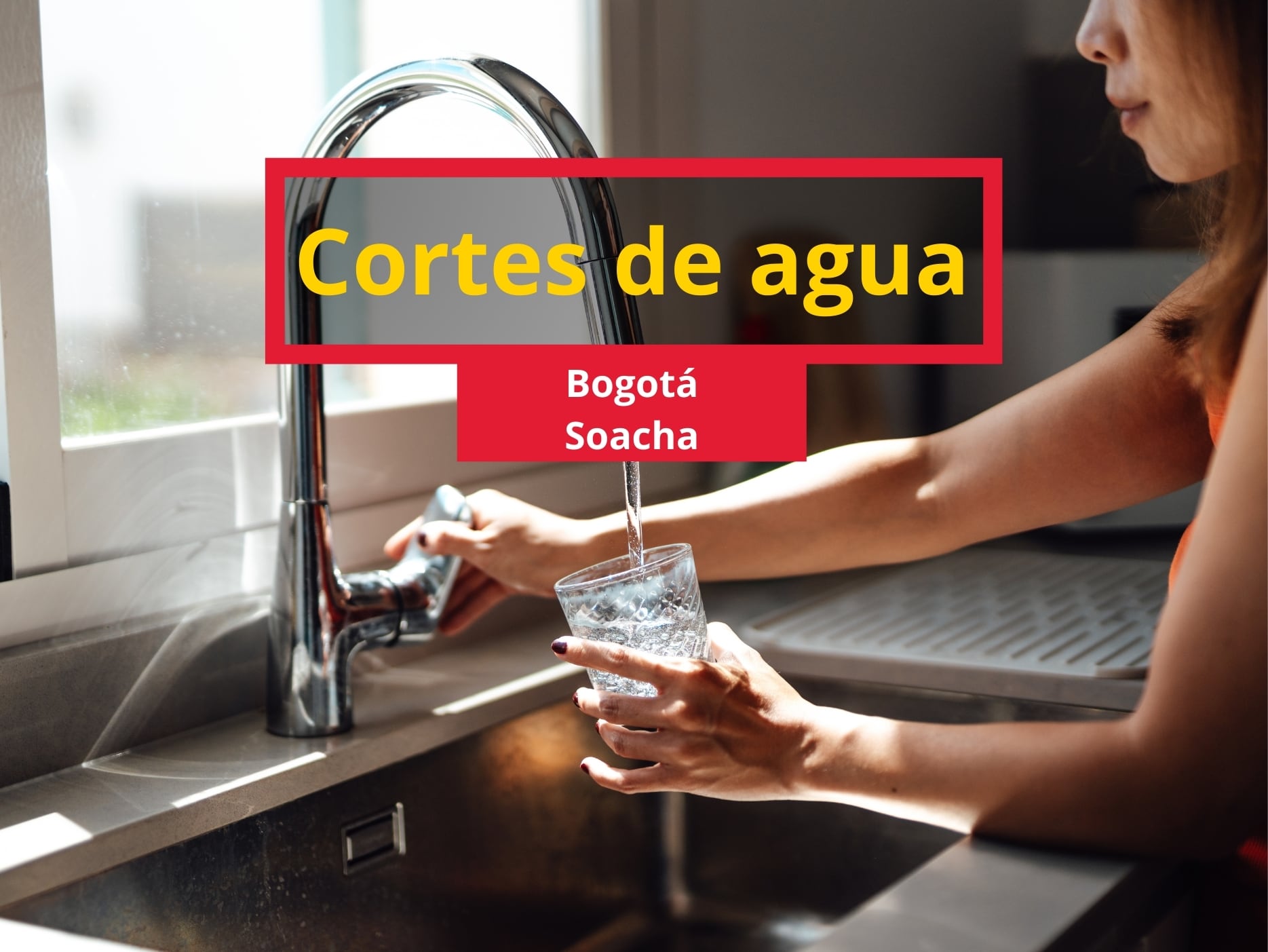 De fondo: Imagen ilustrativa de una mujer abriendo un grifo para llenar un vaso de agua (Crédito: Getty Images)