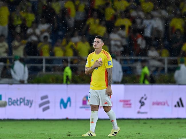 La curiosa y melancólica imagen de James Rodríguez al final del partido Colombia vs. Bolivia. (Photo by Gabriel Aponte/Getty Images)