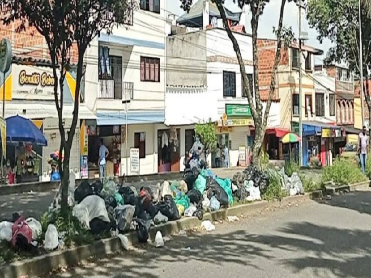 Esta ciudad está inundada de basura y sus habitantes piden ayuda