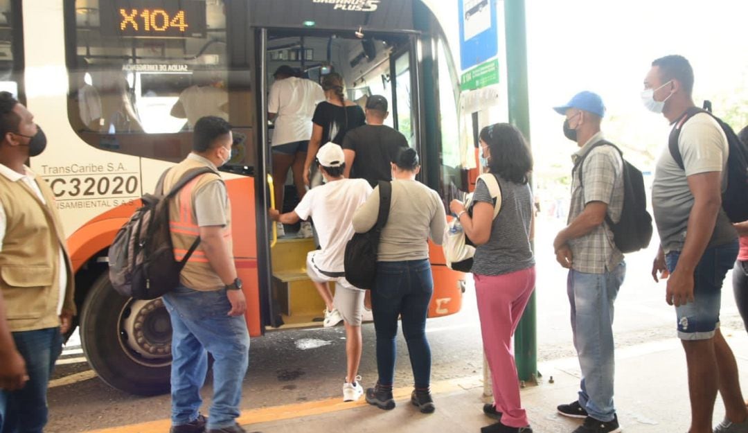 La comunidad también solicitó la reubicación de un paradero por larga distancia y el aumento de puntos de recarga