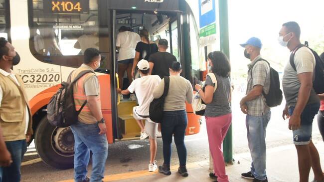 La comunidad también solicitó la reubicación de un paradero por larga distancia y el aumento de puntos de recarga