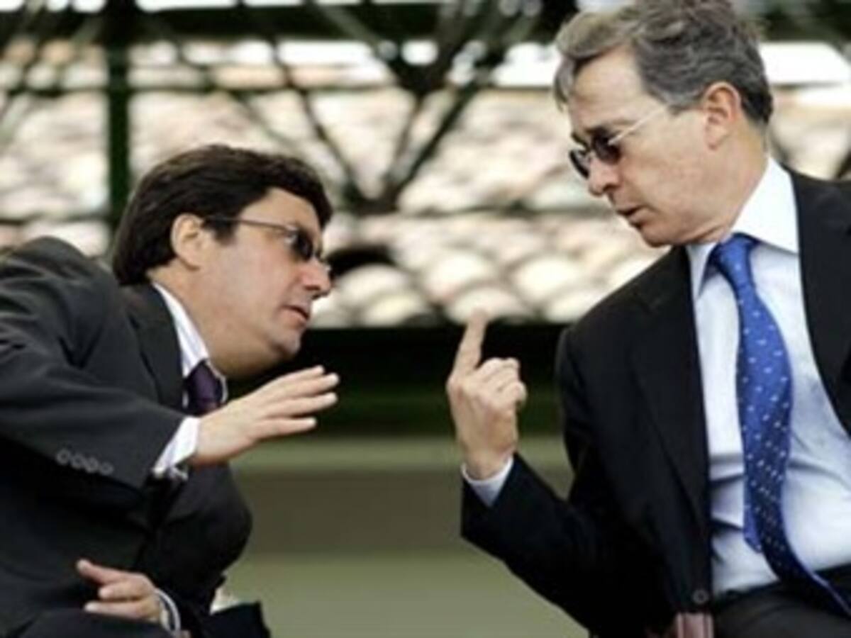 Francisco Santos confirma que Uribe encabezará lista al Senado