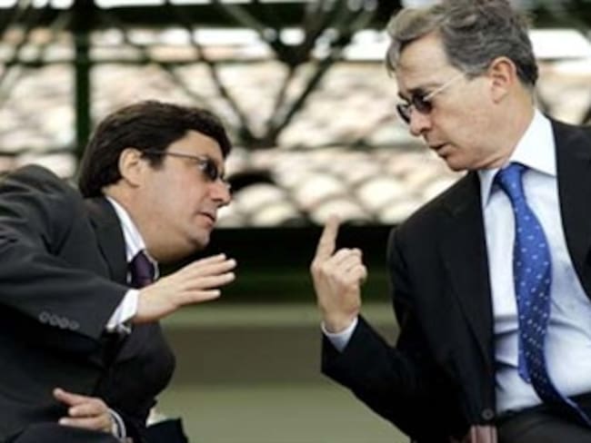 Francisco Santos confirma que Uribe encabezará lista al Senado