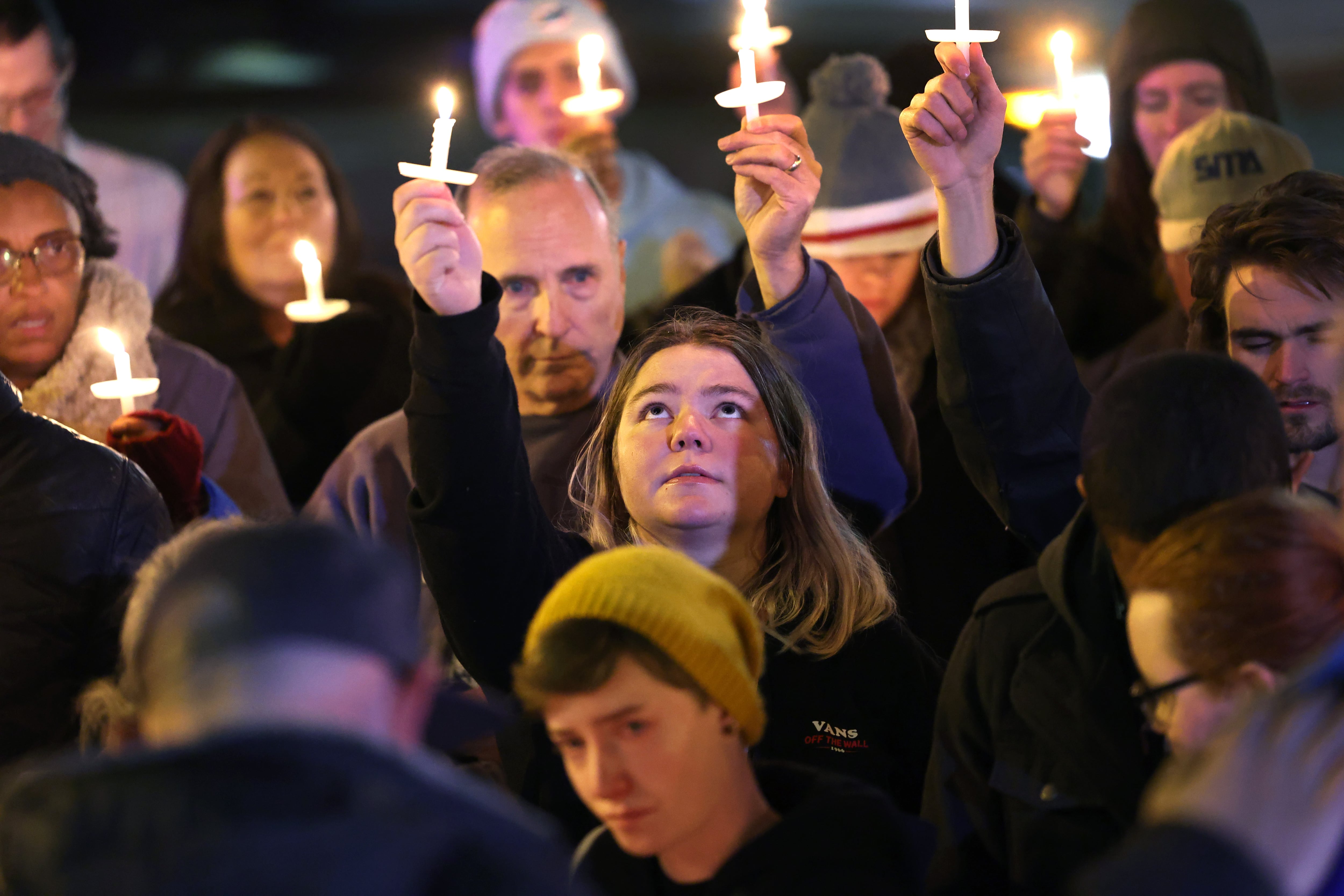 Tirador de bar gay en Colorado enfrenta cargos por homicidio y crímenes de odio