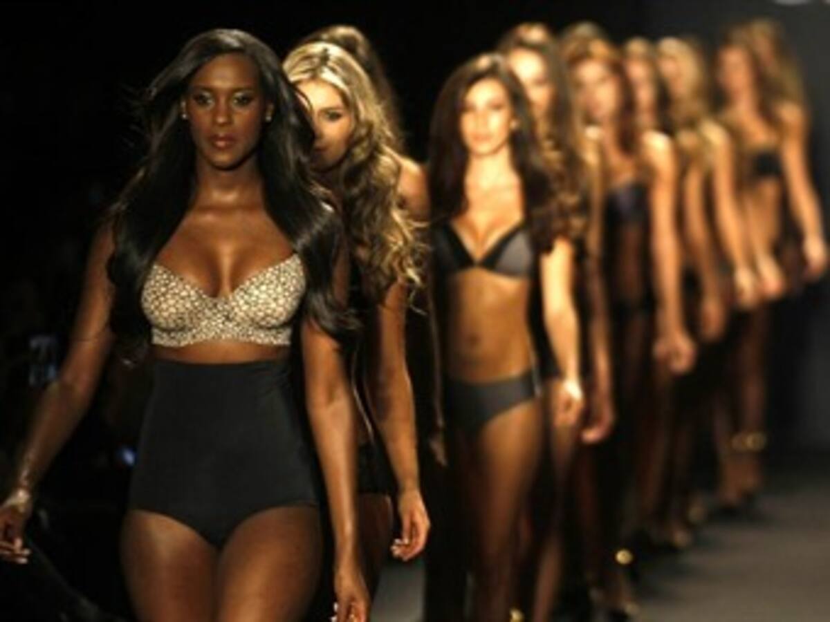 Video: Las modelos que dejan sin aliento están en Colombiamoda