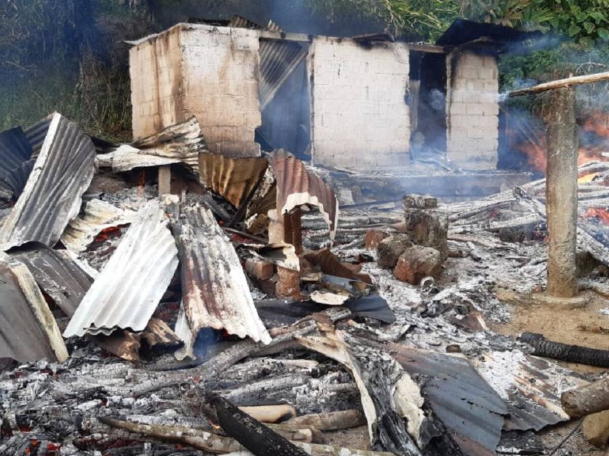 Incendio estructural deja dos adultos mayores damnificados en Marquetalia