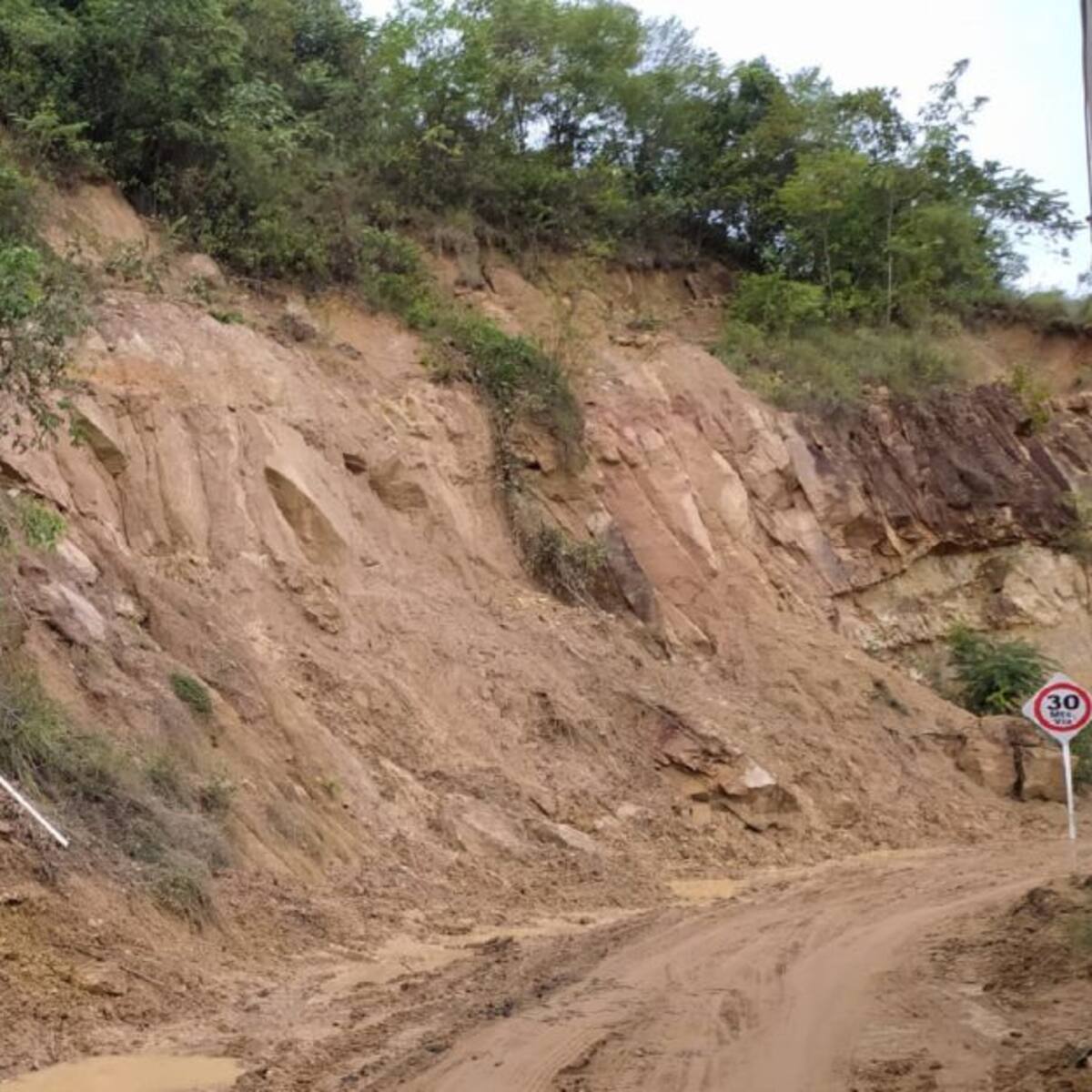 Por fuertes lluvias declaran alerta naranja en Ibagué