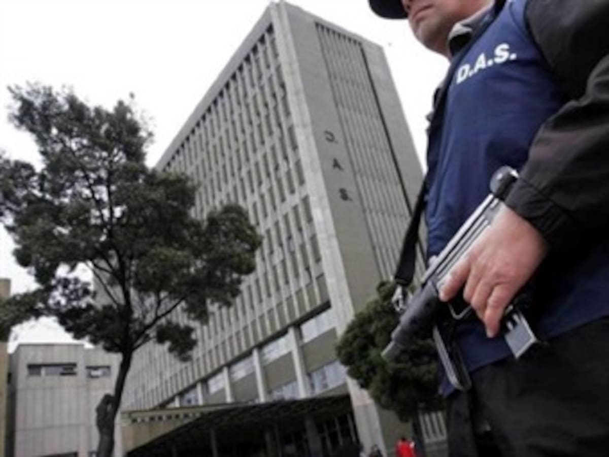 Por incorporación de pruebas se suspende acusación contra tres exfuncionarios del DAS por 'chuzadas'