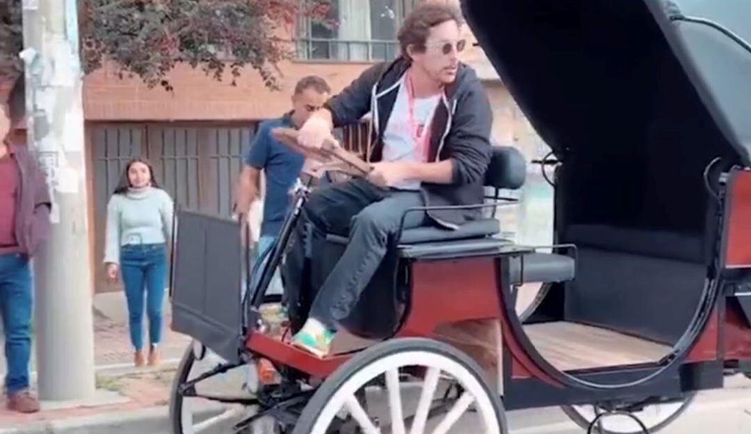 Según especialistas, el vehículo no está homologado por el Ministerio de Transporte y no podría circular en ninguna parte del país