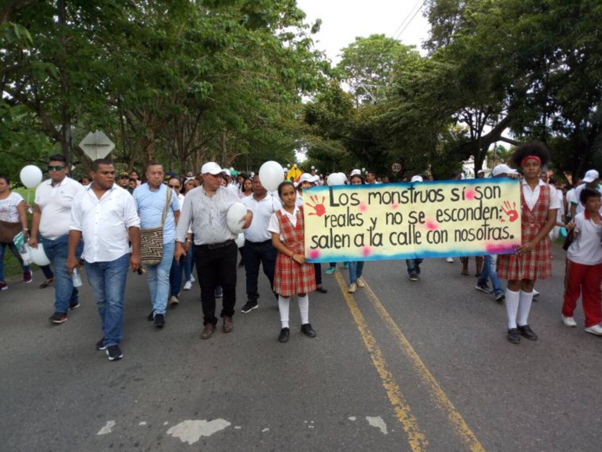 Con una marcha despidieron a la menor asesinada en Caucasia