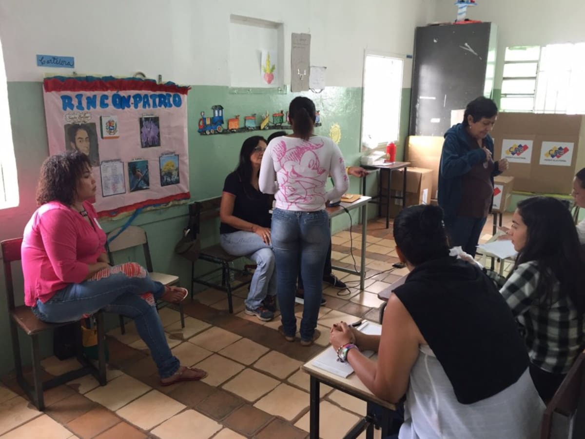 Venezuela elige la nueva Asamblea Nacional en medio de una profunda crisis económica y un ambiente polarizado.