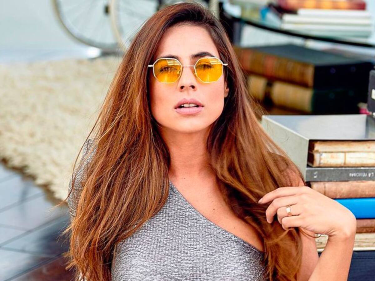 “Bomba”, le dicen a Carla Giraldo por la ropa que usó en esta foto