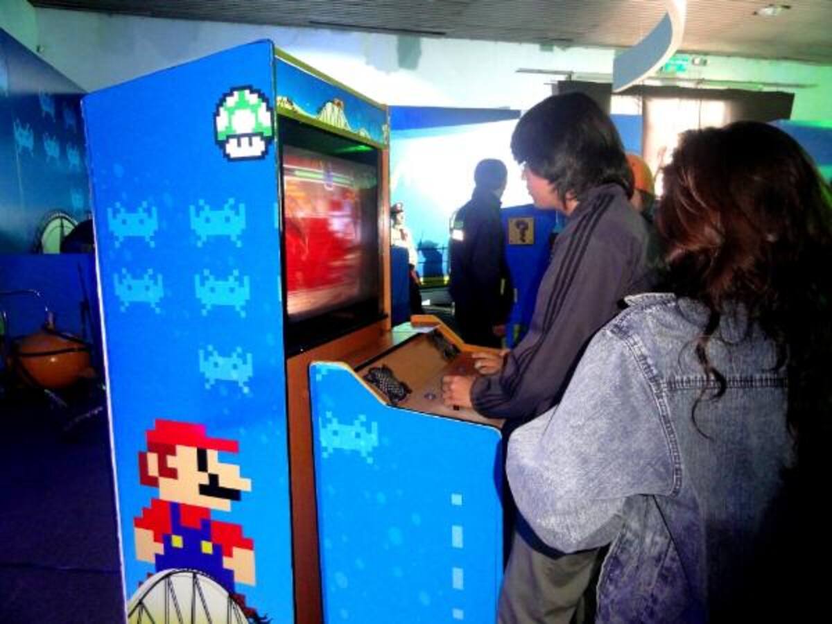 Asistentes en la Zona Retro