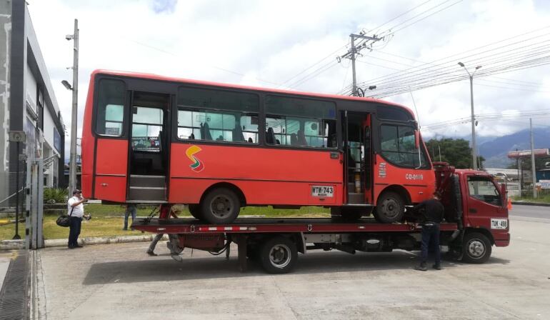 Buseta inmovilizada en Ibagué