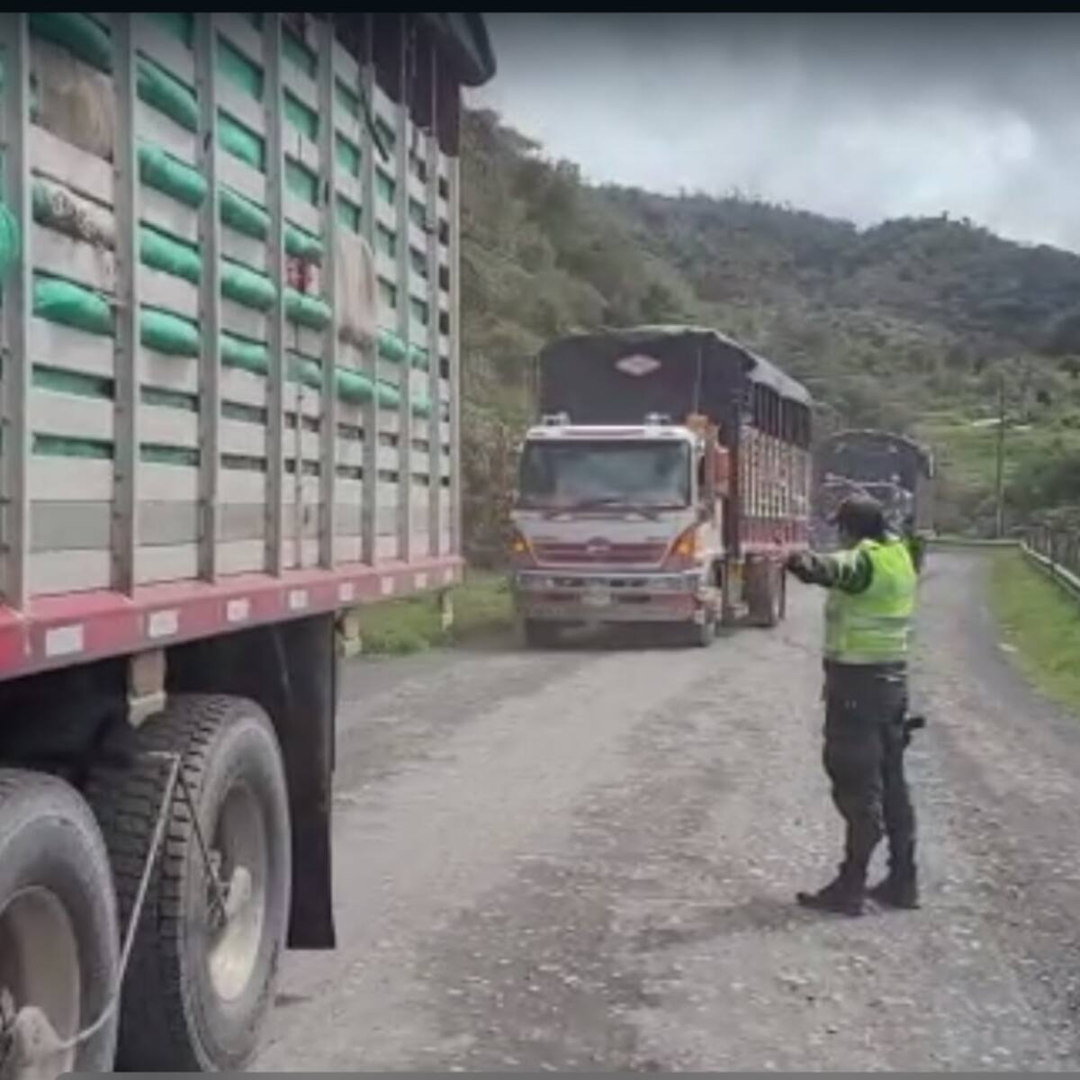 Más de 100 uniformados de la Policía garantizan movilidad en la vía Mocoa