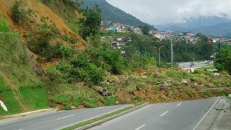 Testigo de derrumbe en Manizales dice que 'esta viva por un milagro'