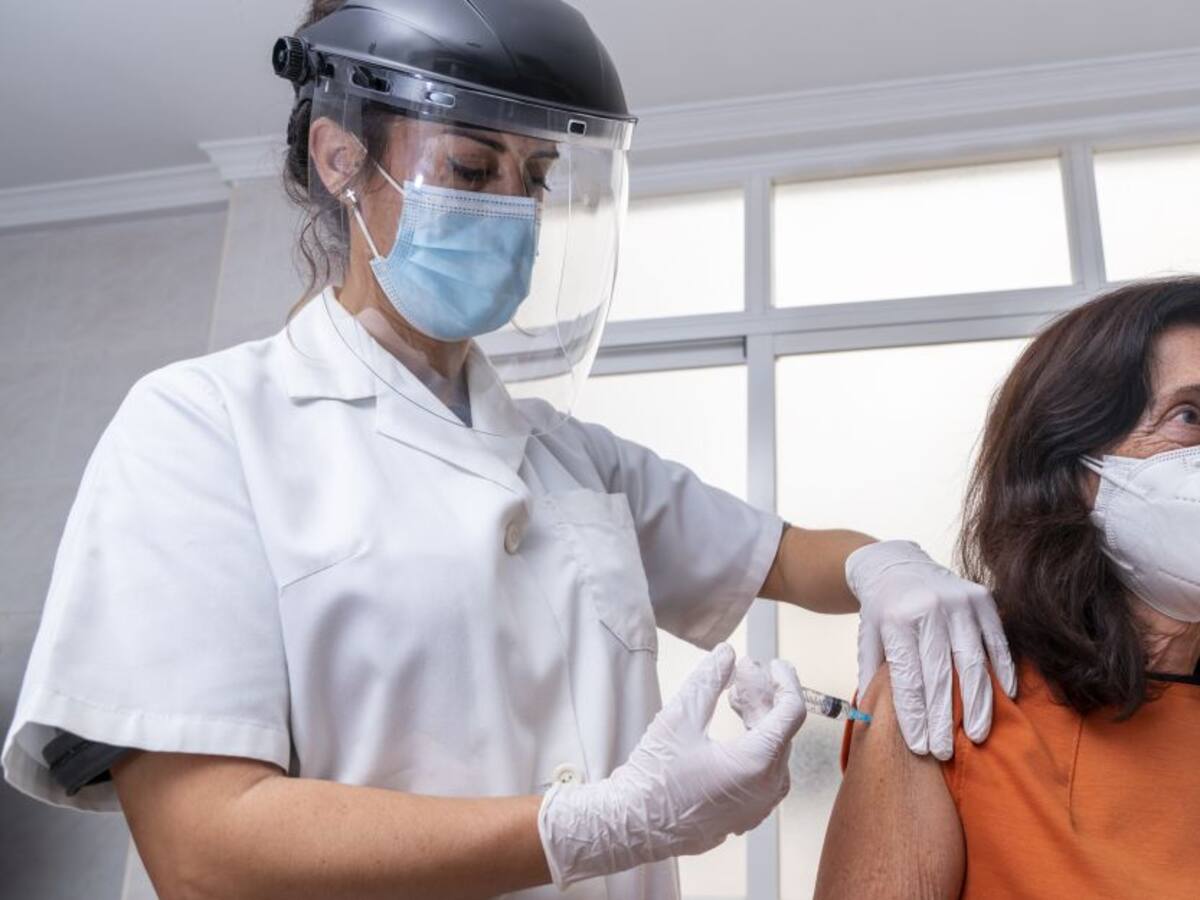 Colombia vacunará contra la COVID-19 a migrantes irregulares