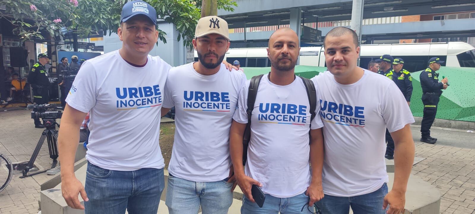 Seguidores del Expresidente Uribe insisten en su inocencia a pocas gira de conocer sentido de fallo.