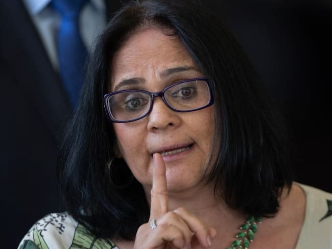 Ministra de Brasil afirma que niñas son violadas por no usar ropa interior