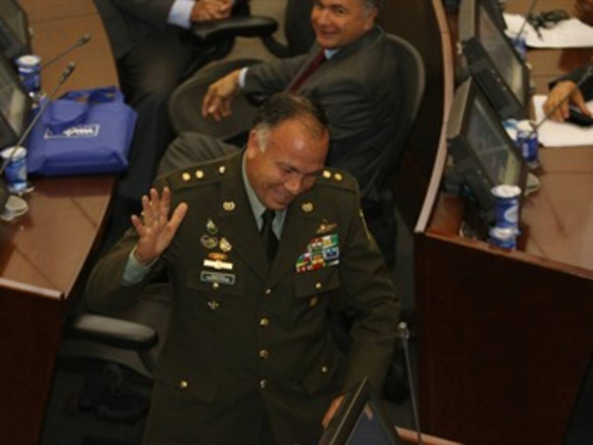 Senado aprueba ascenso del general Patiño pese a escándalo del grafitero