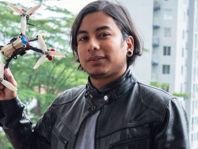 El mejor piloto de drones de carrera estudia en el Quindío
